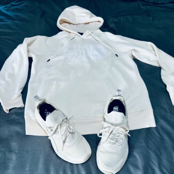 North face Sweatshirt w/ matching Sneakers - Picture 2 of 2